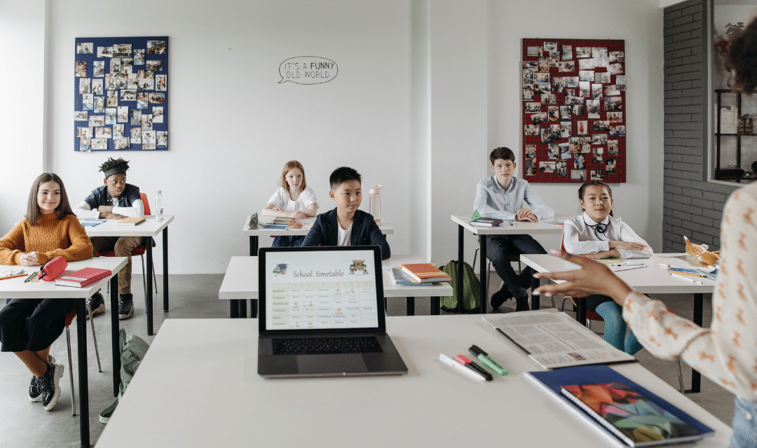 Enseñar en tiempos de cambio: el docente como guía del futuro