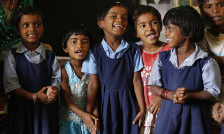 Enseñar con raíces: modelos escolares que integran conocimiento indígena y educación formal