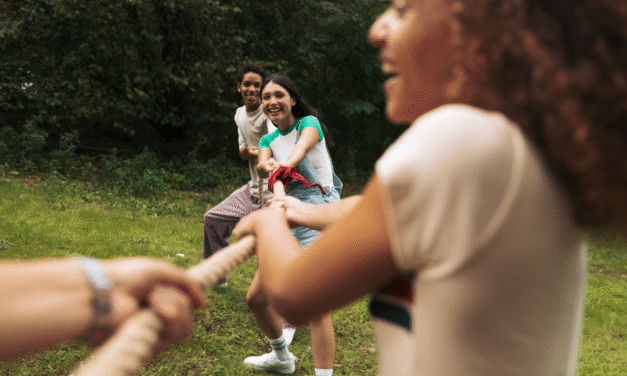 Cómo el juego simbólico ayuda a los adolescentes a construir su identidad