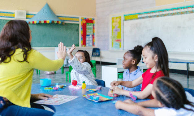 Desconectarse para aprender: el valor del silencio y la pausa en el aula