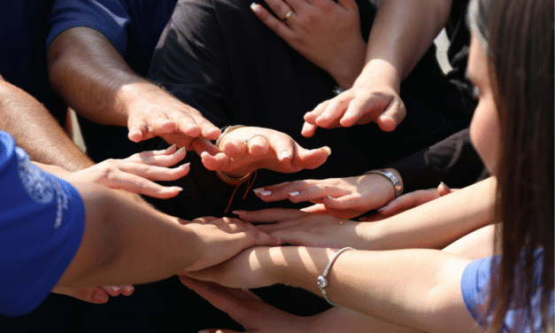 Enseñar a convivir: modelos educativos de paz en contextos religiosos diversos