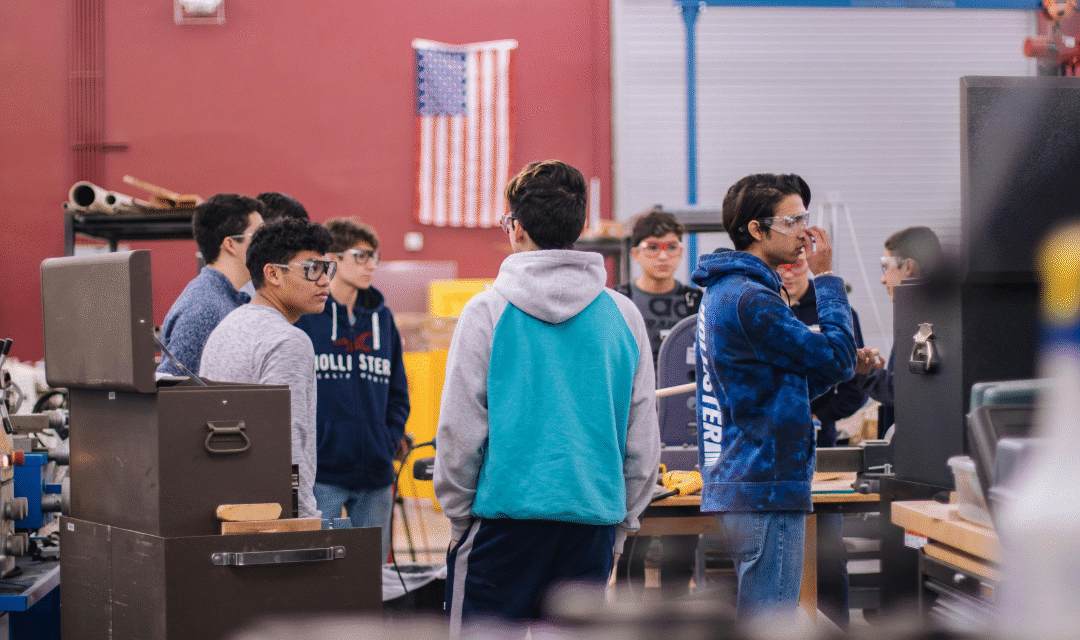 El taller como escuela: la enseñanza artesanal en el pasado y el presente