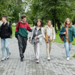 Aprender explorando: beneficios de las caminatas educativas en el aula