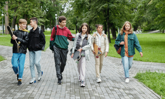 Aprender explorando: beneficios de las caminatas educativas en el aula