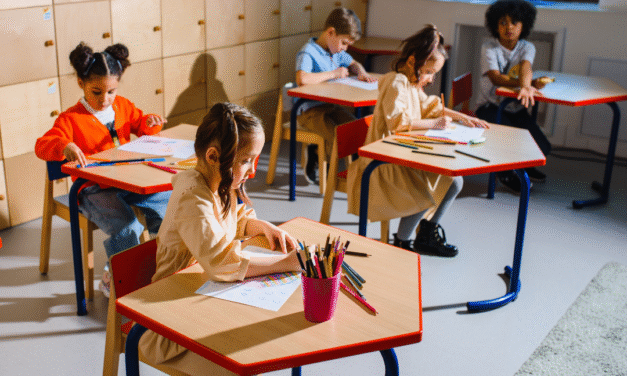 Enseñar mirando atrás: cómo el pasado orienta la innovación escolar