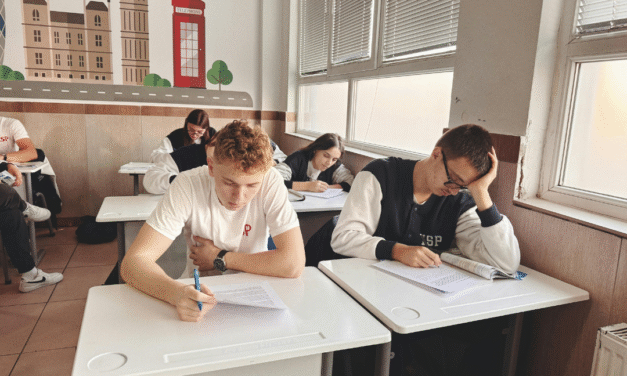 Del contenido al razonamiento: el cambio que la educación necesita