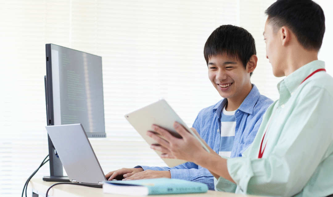 La evolución del aprendizaje: del punzón a la pantalla táctil