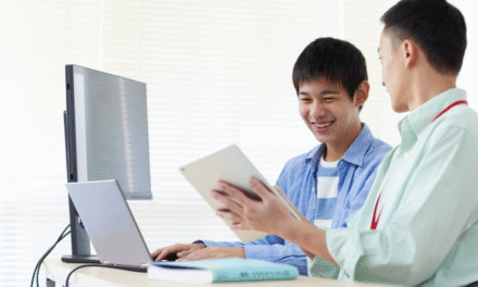 La evolución del aprendizaje: del punzón a la pantalla táctil