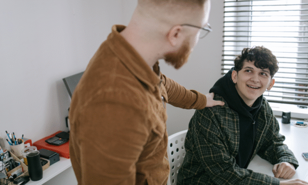 Adolescentes y emociones: cómo acompañarlos sin invadir