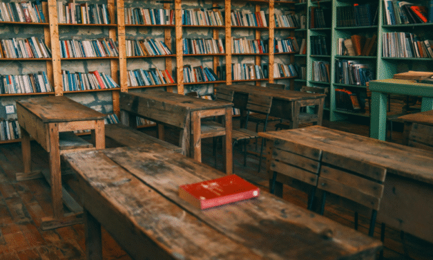 El valor de mirar atrás: lo que el pasado enseña a la educación del futuro