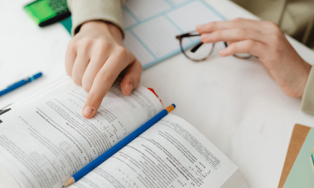 «Lecciones globales sobre educación: cómo mejorar con los informes internacionales»