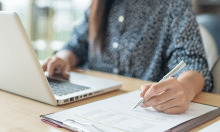 Carreras digitales con horarios libres para combinar estudio y empleo