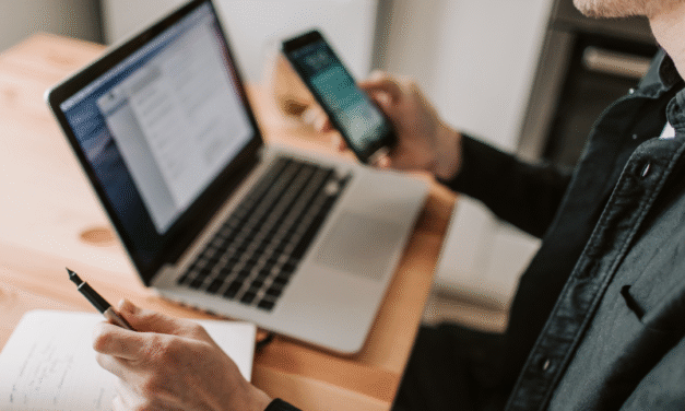 WhatsApp de padres: cómo actuar ante mensajes agresivos y evitar conflictos