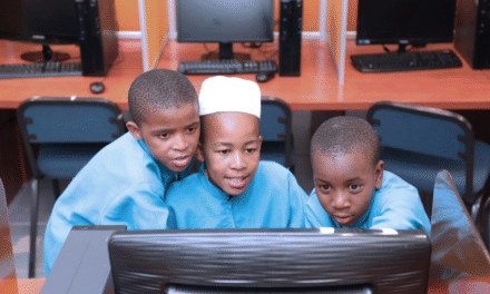 Tecnología educativa en zonas vulnerables: avances, límites y casos reales