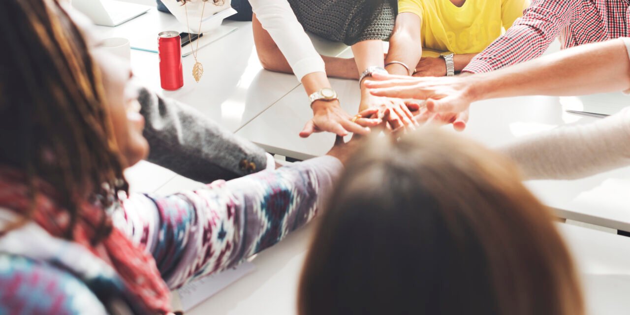 Cuidar al que Enseña: cómo crear redes de apoyo que fortalezcan al equipo Docente